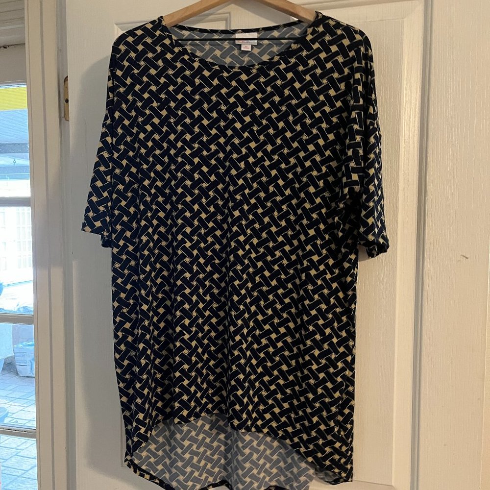 LuLaRoe Irma Top (M) -N0. 302